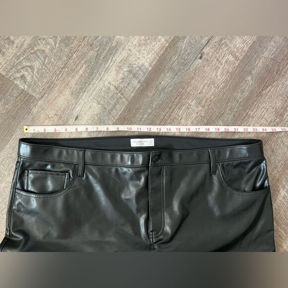 Abercrombie & Fitch Vegan Leather 90s Straight Pants-Size 37/24 - Picture 4 of 6